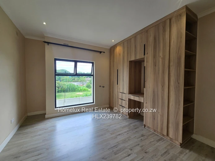 Modern 3-Bedroom, 2-Bathroom Flat in Secure Complex – Ideal Home or Investment Opportunity