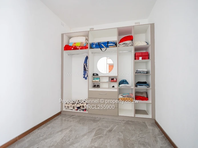 Sunlit 5-Bed Umwinsidale Home with Marble Floors