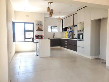 4 Bedroom Flat & Apartment