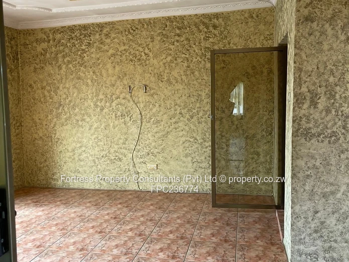 Solid Golden Oldie – 5-Bedroom Double-Storey Home for Rent in The Grange 