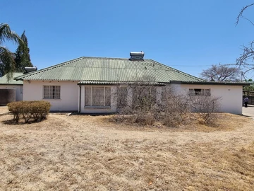 Stunning 4-Bedroom Home with Pool on 10,000 m² in Burnside!