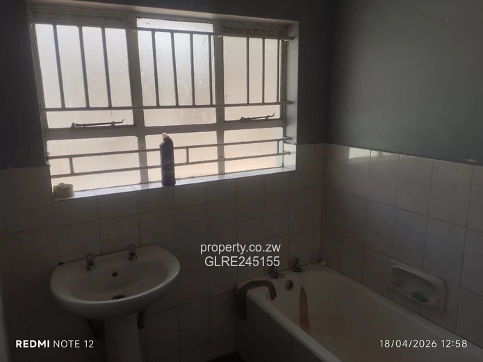 3-Bed Houghton Park Home — Walled Yard, Tank & Ensuite