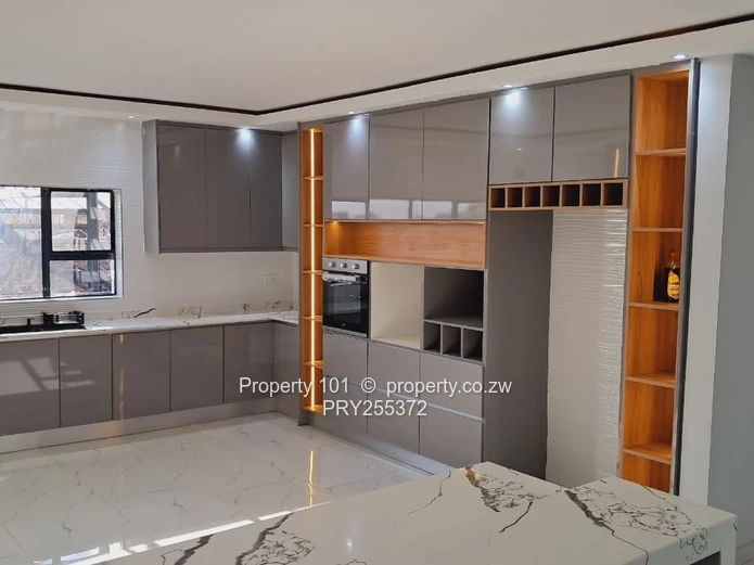 Modern luxury|4BEDROMS| All Ensuites