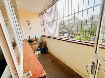 2 Bedroom Flat & Apartment