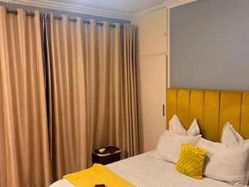 2 Bedroom Flat & Apartment