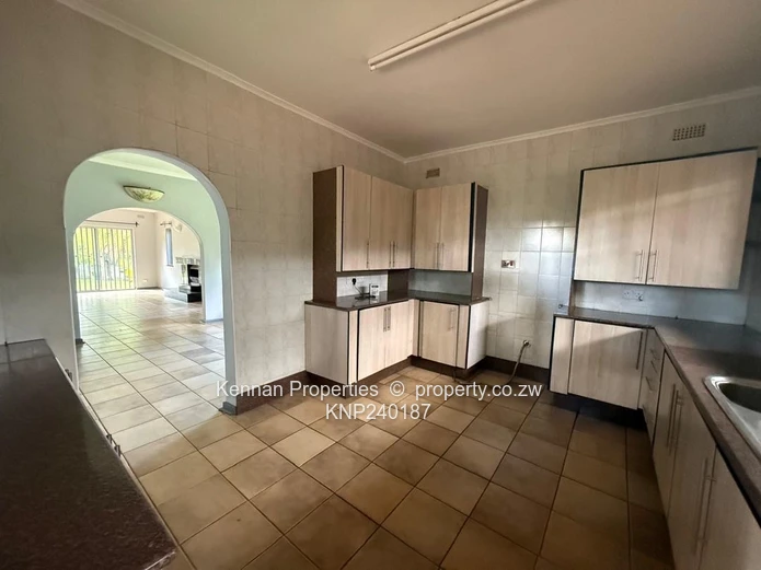 Family home with spaciouse outdoor entertainment area