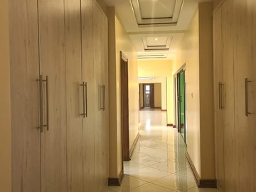 6 Bedroom House