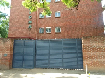 2 Bedroom Flat & Apartment