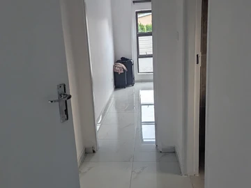 2 Bedroom Flat & Apartment