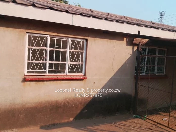 Tiled 4-Bed House in Warren Park – Borehole Included (Sole Mandate)
