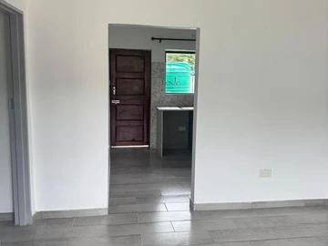 3 Bedroom Flat & Apartment