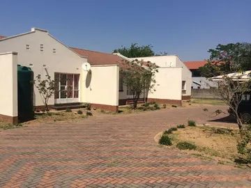 3 Bedroom Flat & Apartment