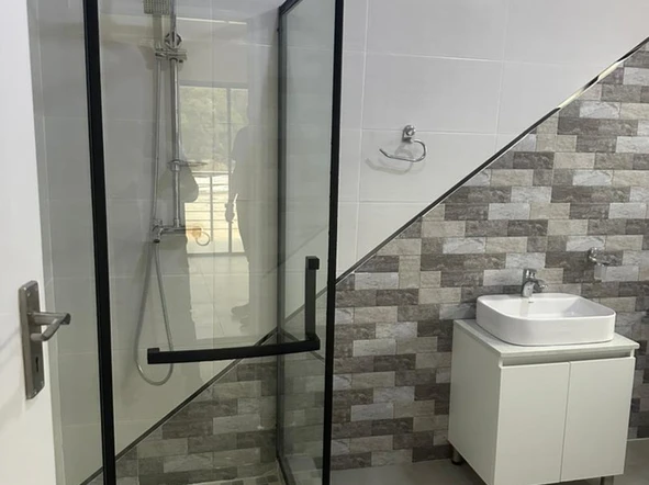 4 Bedroom Flat & Apartment