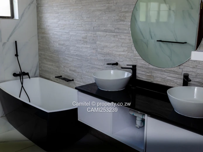 Spacious 4-Bed Arlington Home on 2000 m² with Borehole