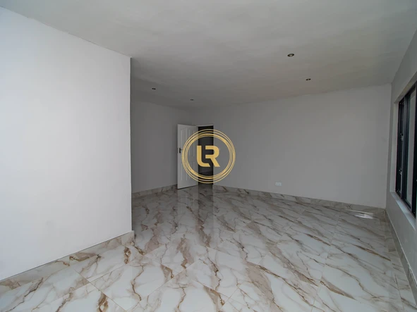 6 Bedroom House