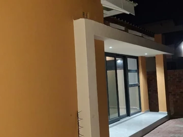 2 Bedroom Flat & Apartment