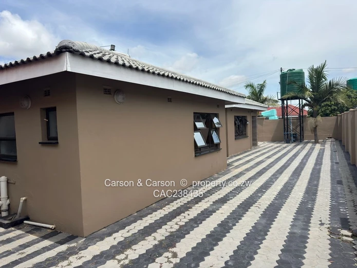 Modern house available for rental in Mainway Meadows 