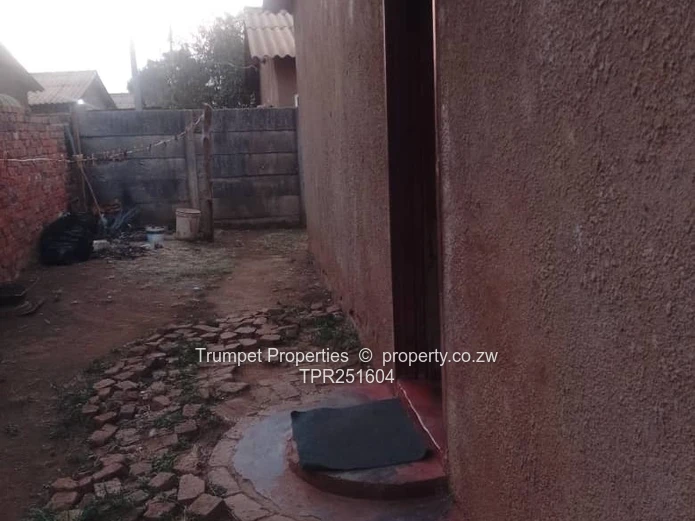 2-Bed Dzivarasekwa Ext— Walled 3 sides Yard, Parking, Sewer, Good ZESA