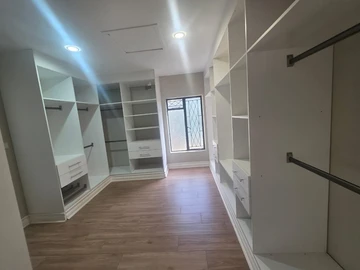 7 Bedroom House