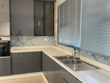 4 Bedroom Flat & Apartment
