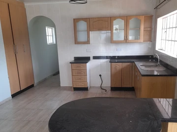 3 Bedroom Flat & Apartment