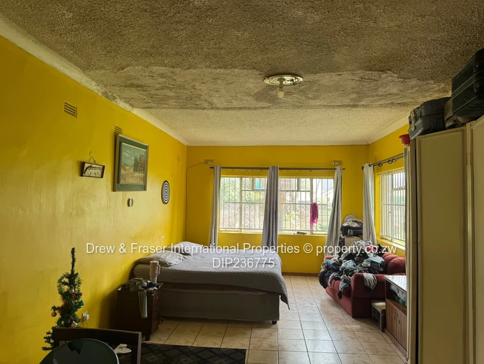 Cotswold Hills Mabelreign 3 beds House with a bedsitter cottage for sale $150k