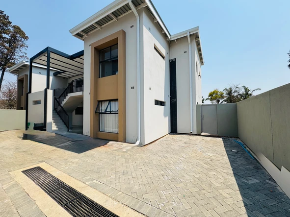 3 Bedroom Flat & Apartment