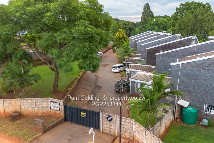 Charming 3 Bedroom Duplex Townhouse in Avondale  (Sole Mandate)