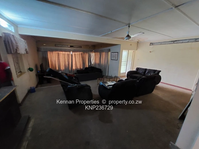 5 bedroomed Fixer Upper in Kadoma