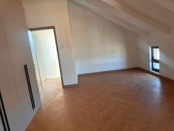 4 Bedroom Flat & Apartment