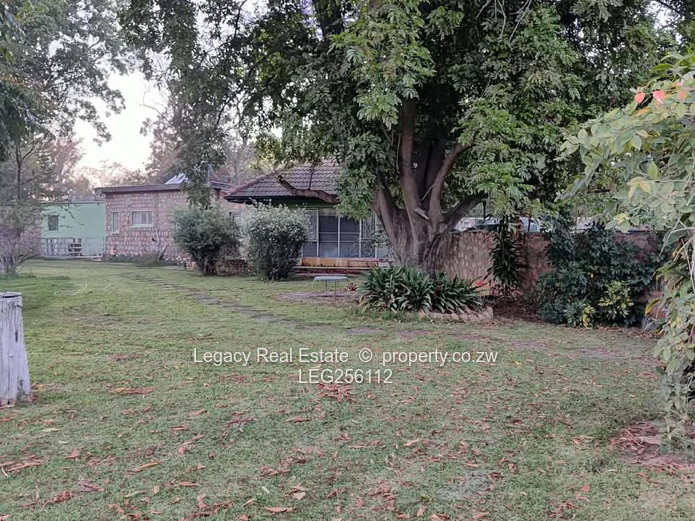 Burnside 4-Bed Oasis: Pool, Borehole & 4047m2 Garden