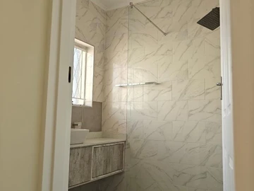 3 Bedroom Flat & Apartment