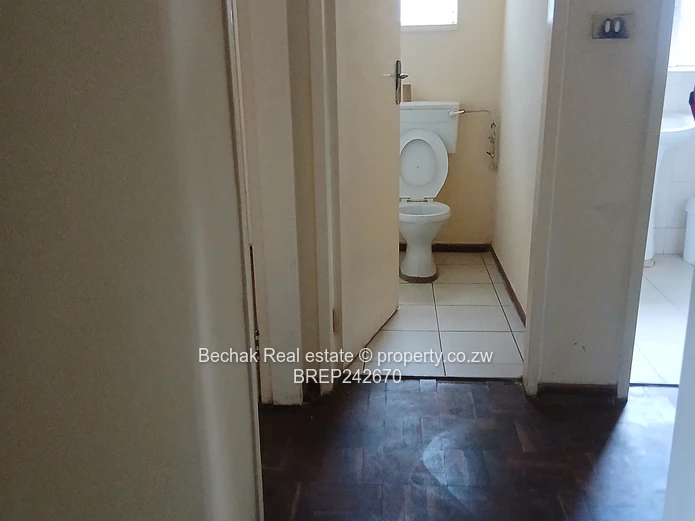 Bulawayo CBD 2-Bed Flat with Verandah & Garden