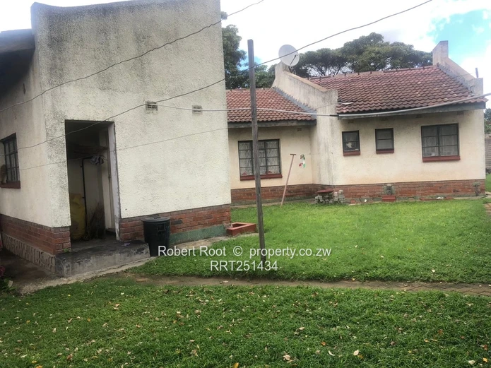 Neat Zimre Park House For Sale