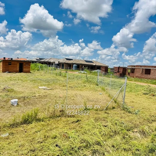 Glaudina 300m² Stand — Tarred Roads