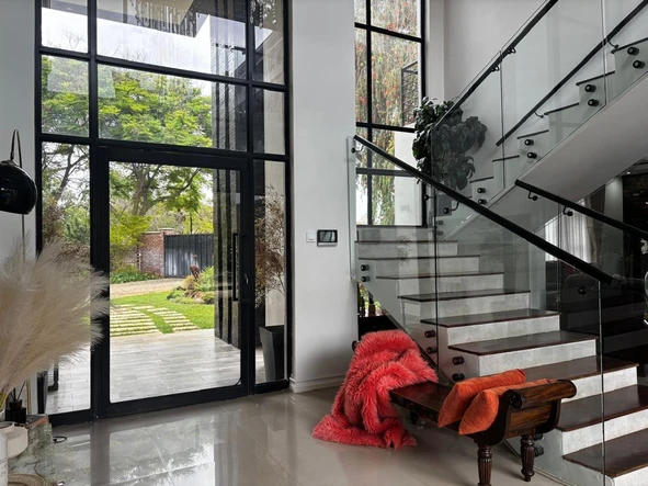 6 Bedroom House