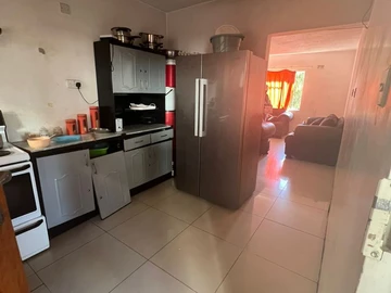 2 Bedroom Flat & Apartment