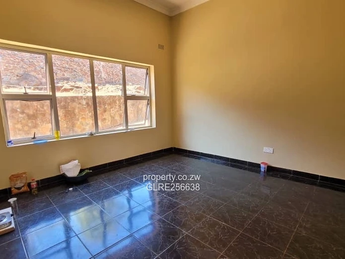 Pomona 5-Bed House on 2000m² with Borehole & Balcony