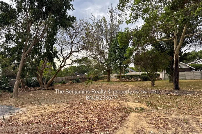 Prime Glen Lorne flat Land with water – 1,882m²