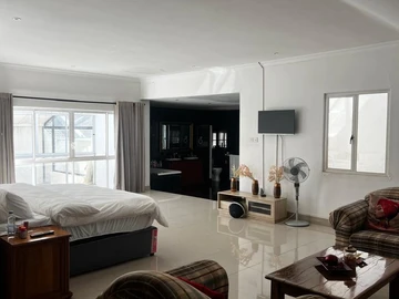 3 Bedroom Flat & Apartment