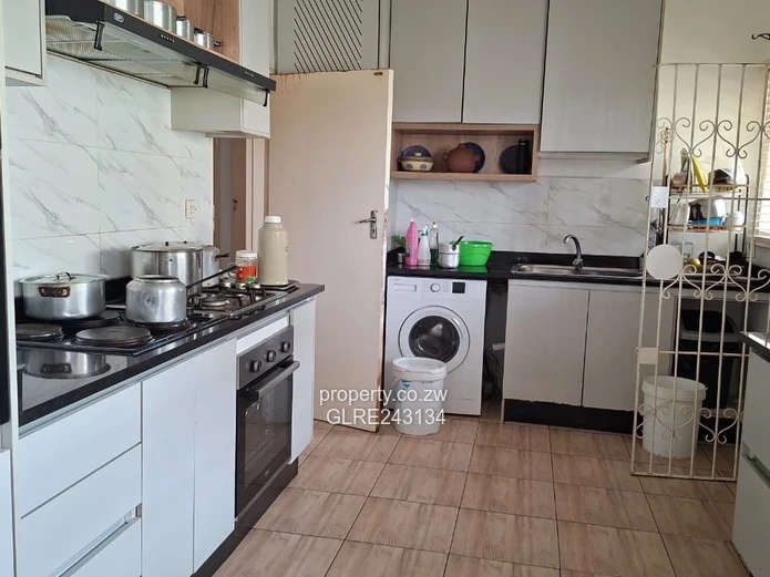 Renovated 3-Bed with Enclosed Patio & Garden — Mabelreign