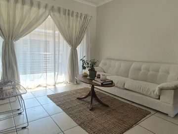 2 Bedroom Flat & Apartment