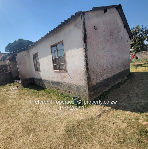 2-Bed Renovation Opportunity in Mufakose — 300m² (Sole Mandate)