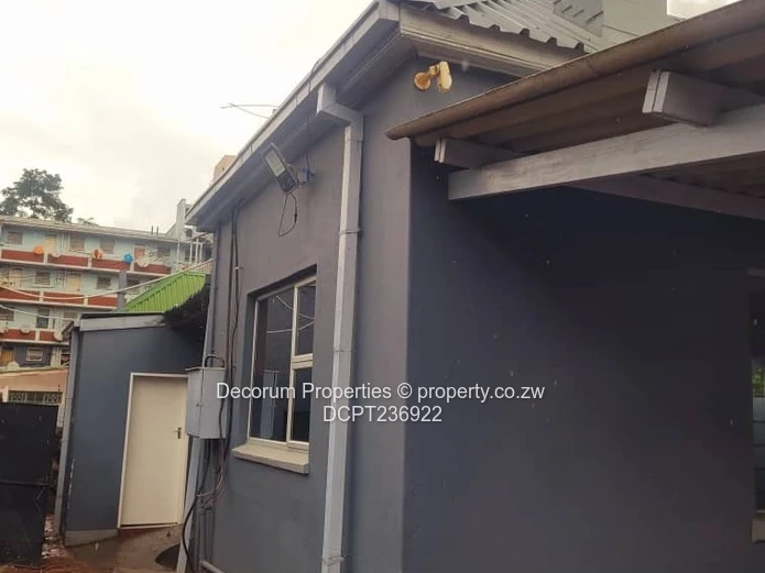 Avenues 4-bed with Borehole, Solar & Secure Garden