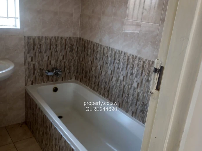 Madokero: 3-Bed Home with Borehole & Paved Driveway