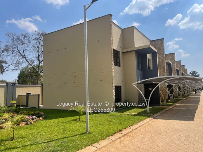 Golden Stairs 3bed duplex - En-suite & Borehole