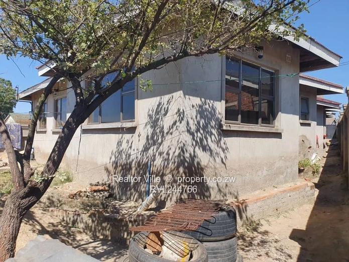 6-Bed Home Granary Park - Tiled Roof, Carport & Ensuite