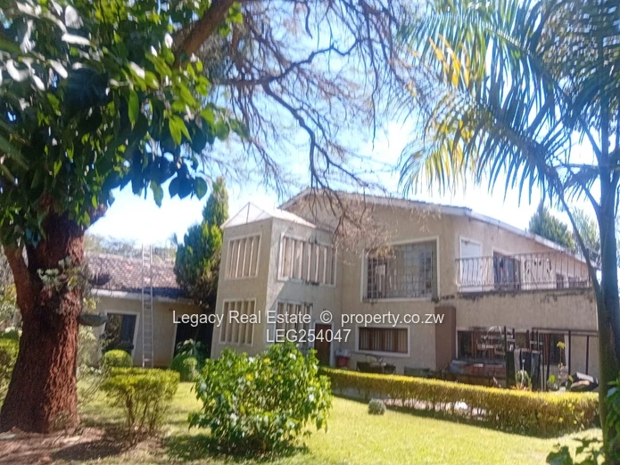 Spacious 6-Bed Home with Open-Plan Living & Borehole — Borrowdale Brooke