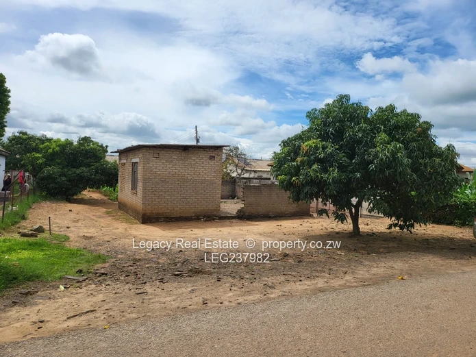 Fully Serviced 420sqm Stand with Cottage – Budiriro 4 with Title Deeds.