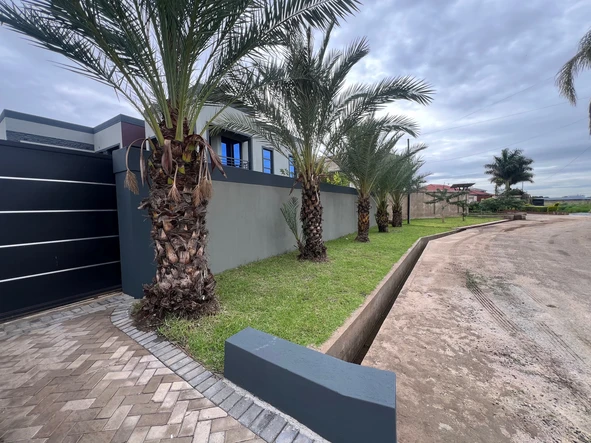 3 Bedroom Flat & Apartment